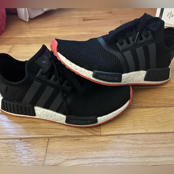 adidas Shoes - Black Adidas Sneakers - Size 7.5 - Red interior/Under shoe